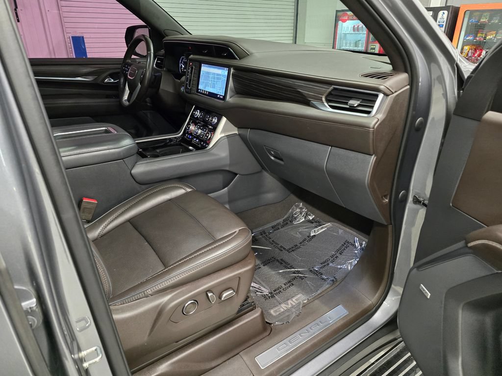Used 2021 GMC Yukon Denali AWD/4WD image 36