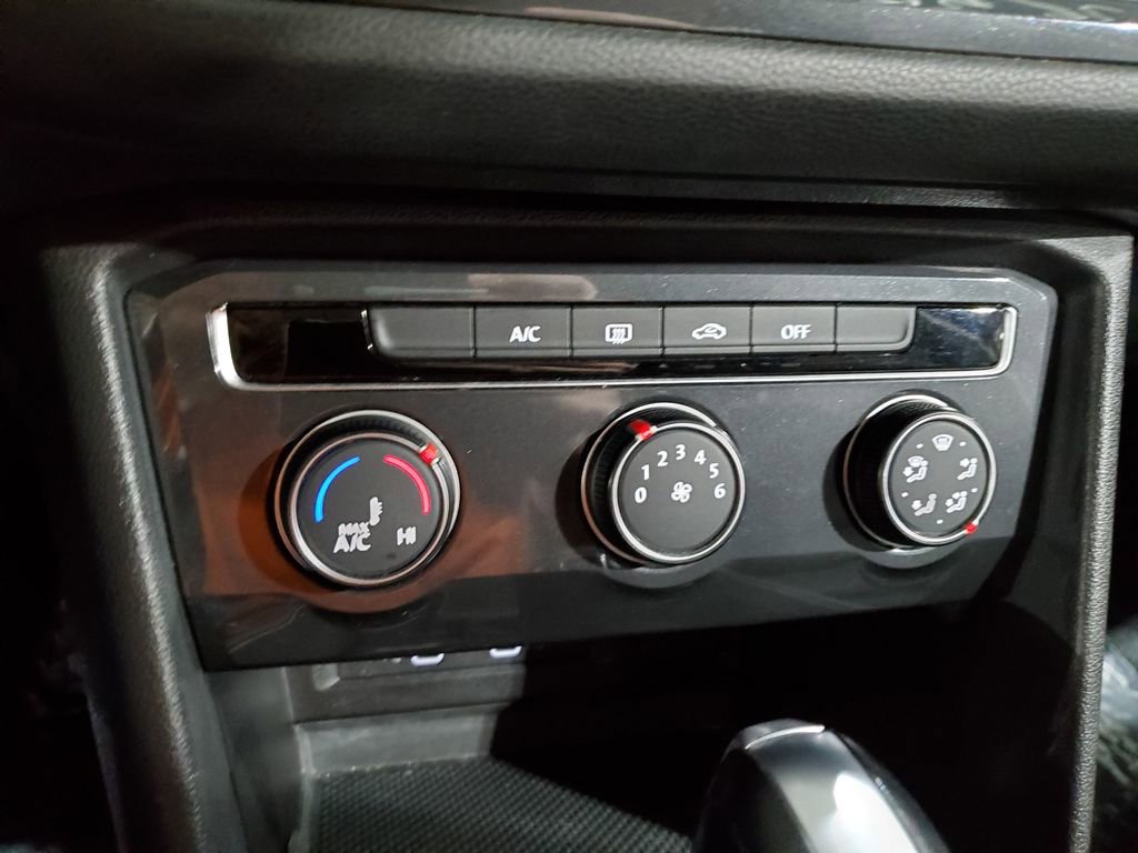 Used 2021 Volkswagen Tiguan S image 32