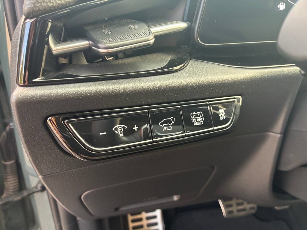 Used 2024 Kia Niro SX Touring FWD image 25