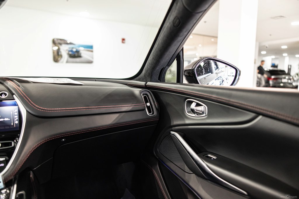 Used 2021 Aston Martin DBX AWD/4WD image 40