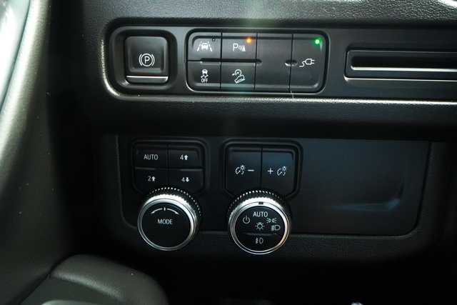 Used 2021 GMC Yukon XL AT4 AWD/4WD image 11