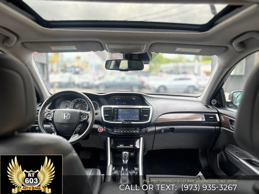 Used 2017 Honda Accord Touring image 11