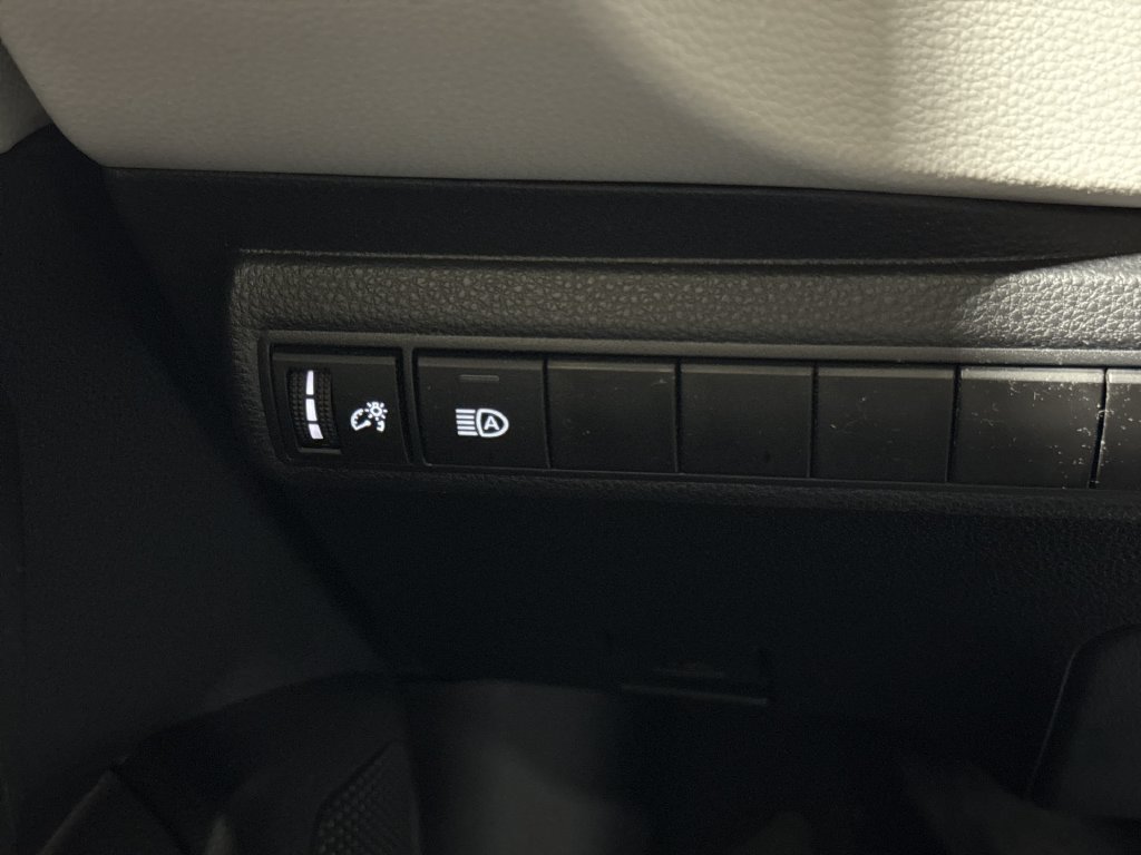 Used 2023 Toyota Corolla LE w/ Carpet Mat Package (TMS) FWD image 18