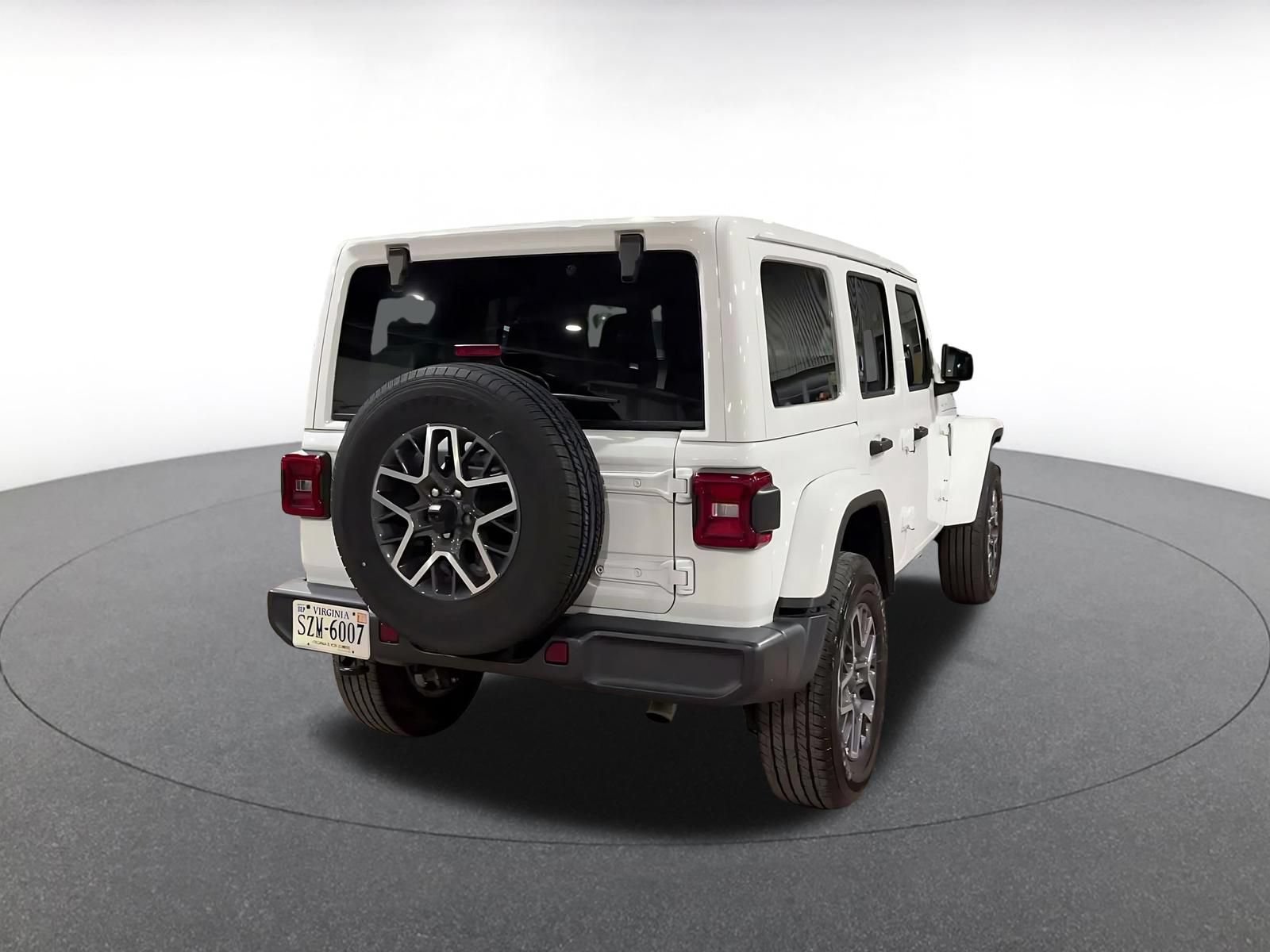 Used 2025 Jeep Wrangler Unlimited Sahara AWD/4WD image 13