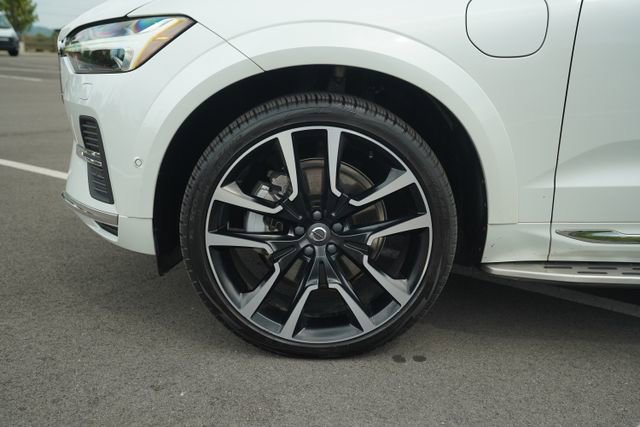 Used 2023 Volvo XC60 T8 Ultimate w/ Climate Package image 10