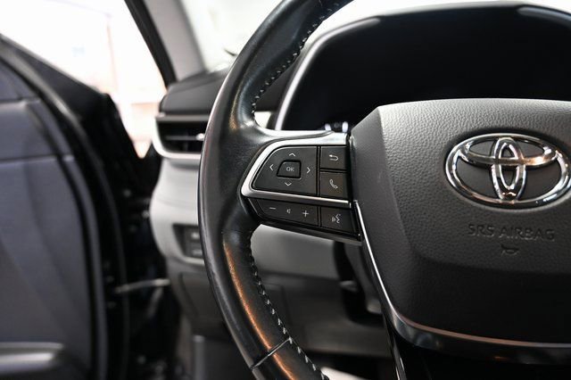 Used 2021 Toyota Highlander XLE image 25