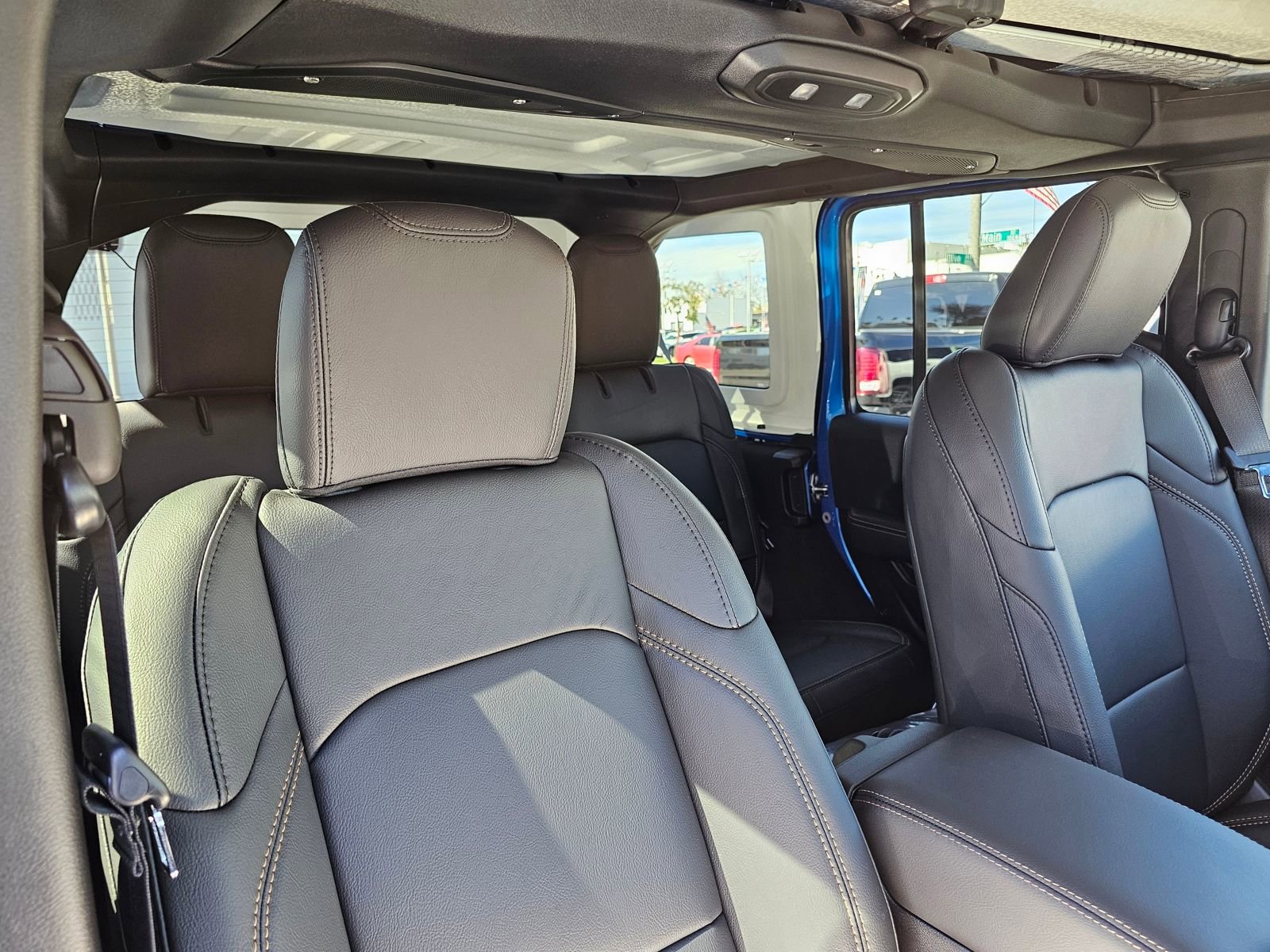 New 2026 Jeep Wrangler Sahara AWD/4WD image 28