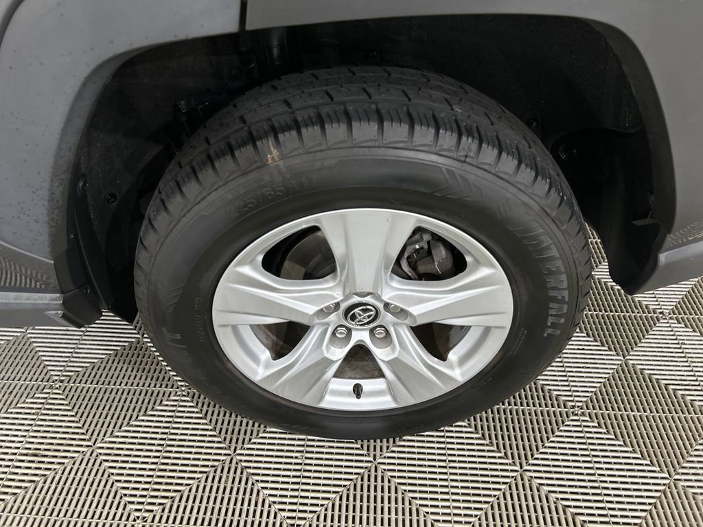 Used 2021 Toyota RAV4 XLE FWD image 10