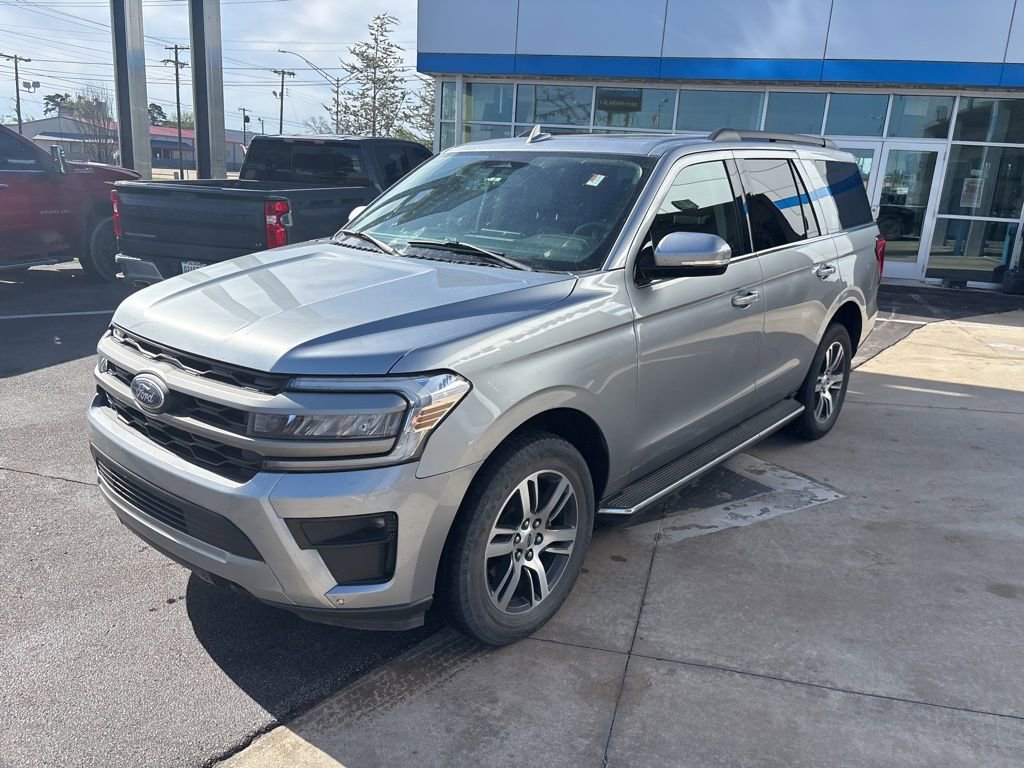 Used 2023 Ford Expedition XLT image 2