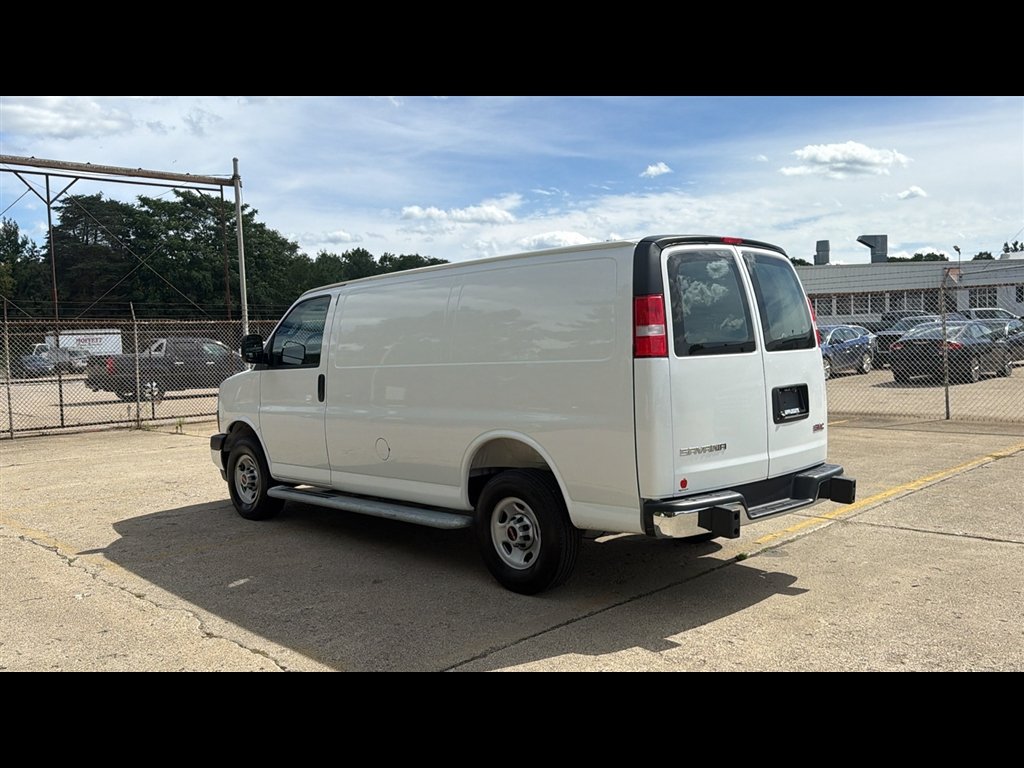 Used 2025 GMC Savana 2500 w/ Driver Convenience Package RWD image 4