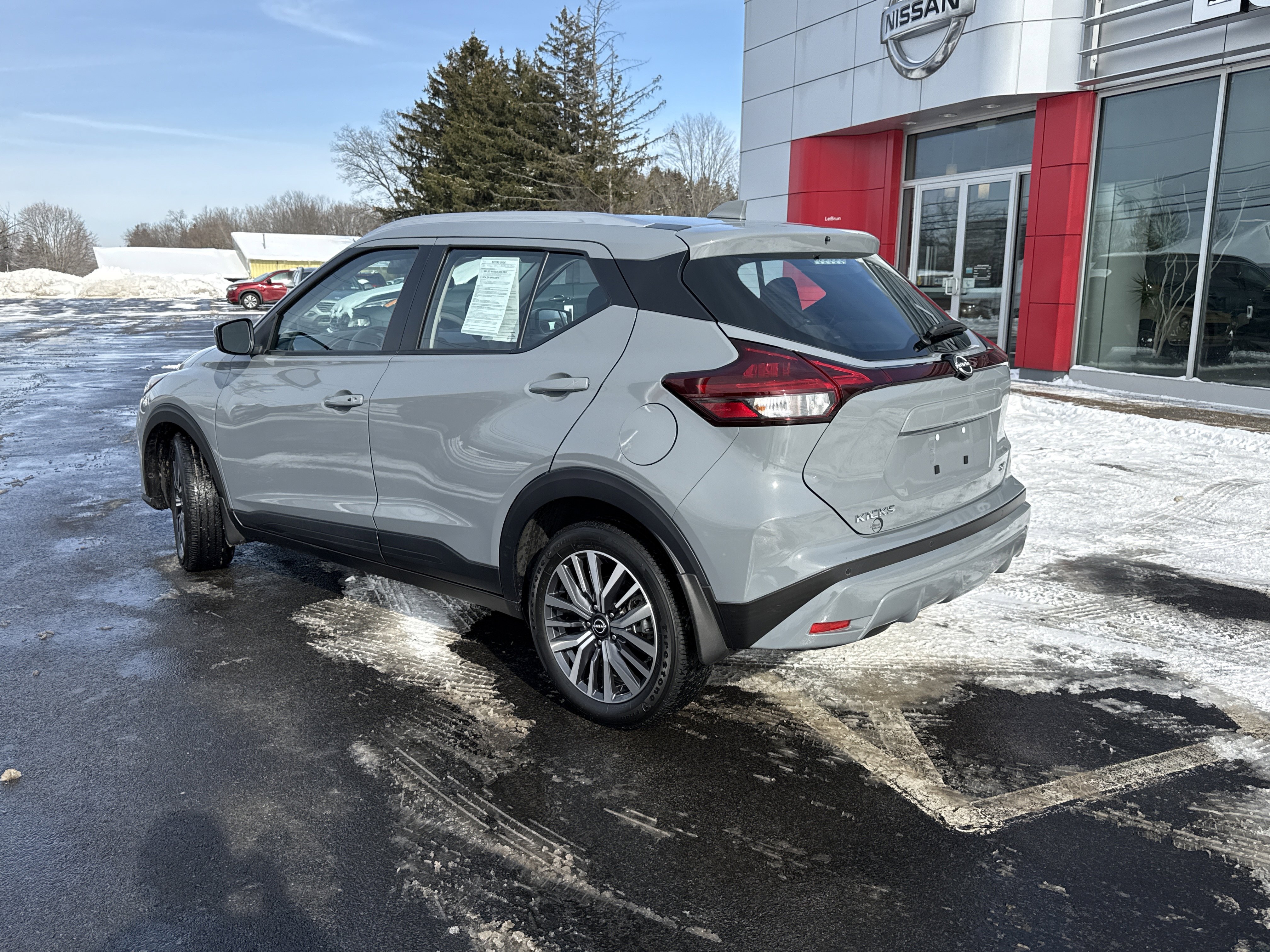 Used 2023 Nissan Kicks SV image 8