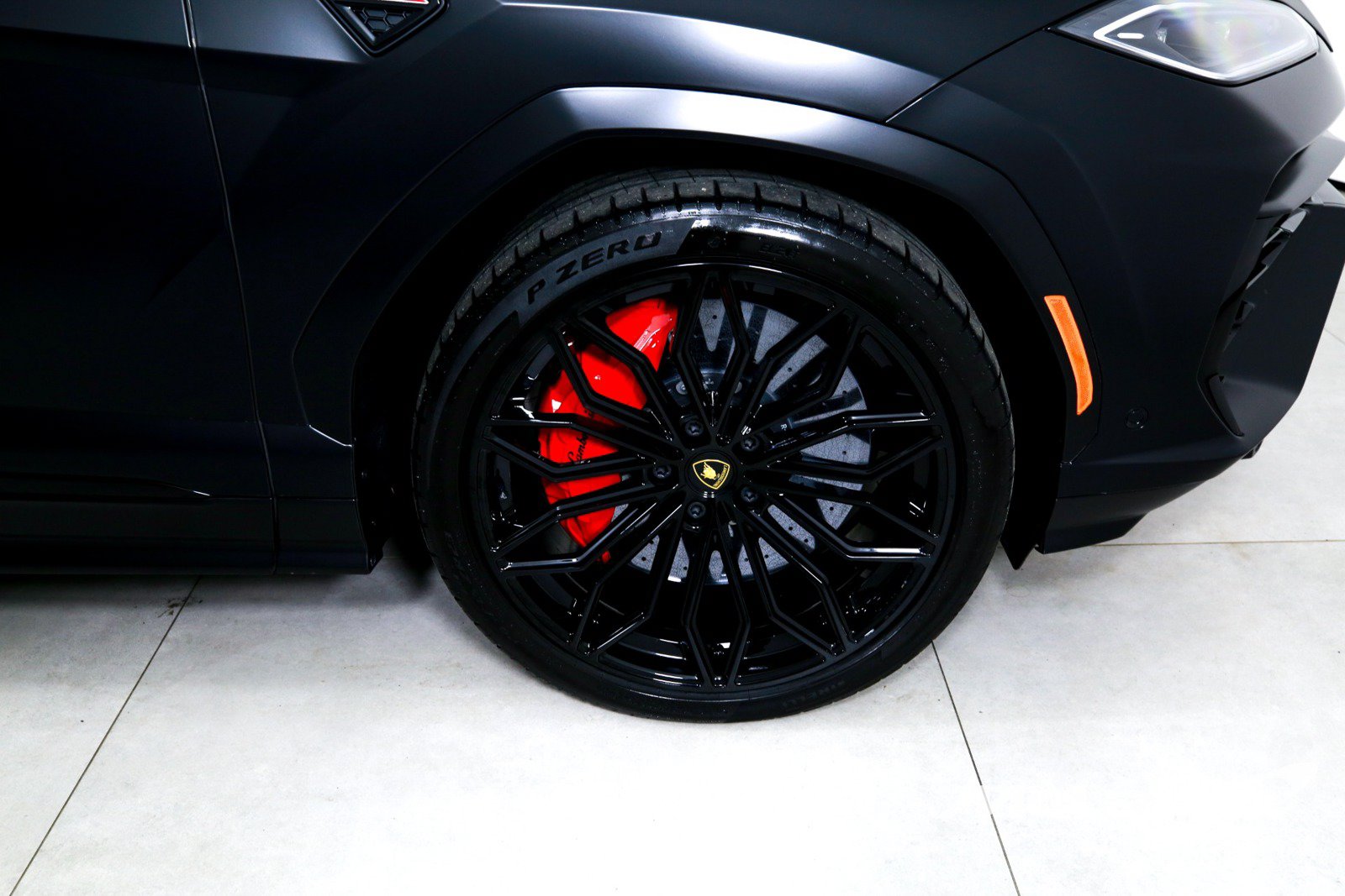 Used 2025 Lamborghini Urus SE AWD/4WD image 39