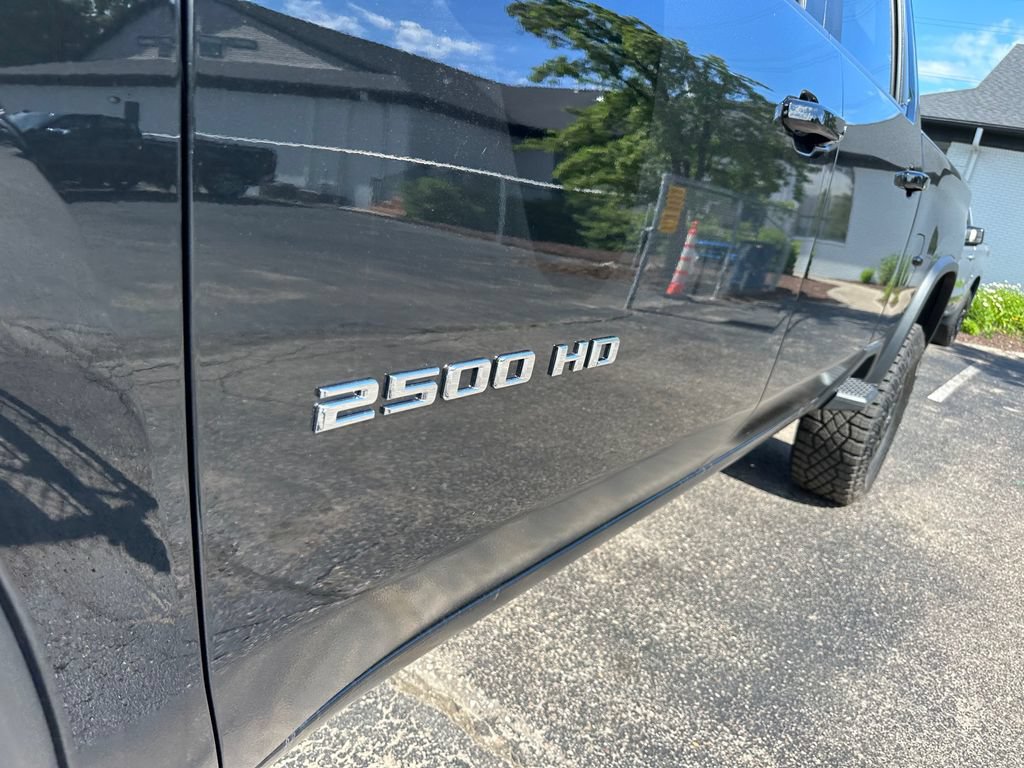 Used 2024 Chevrolet Silverado 2500 ZR2 w/ Technology Package AWD/4WD image 14