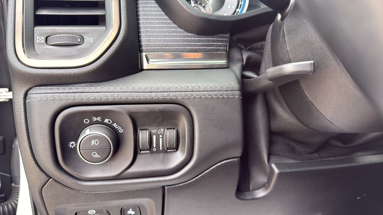 Used 2021 RAM 1500 Limited w/ Night Edition AWD/4WD image 17