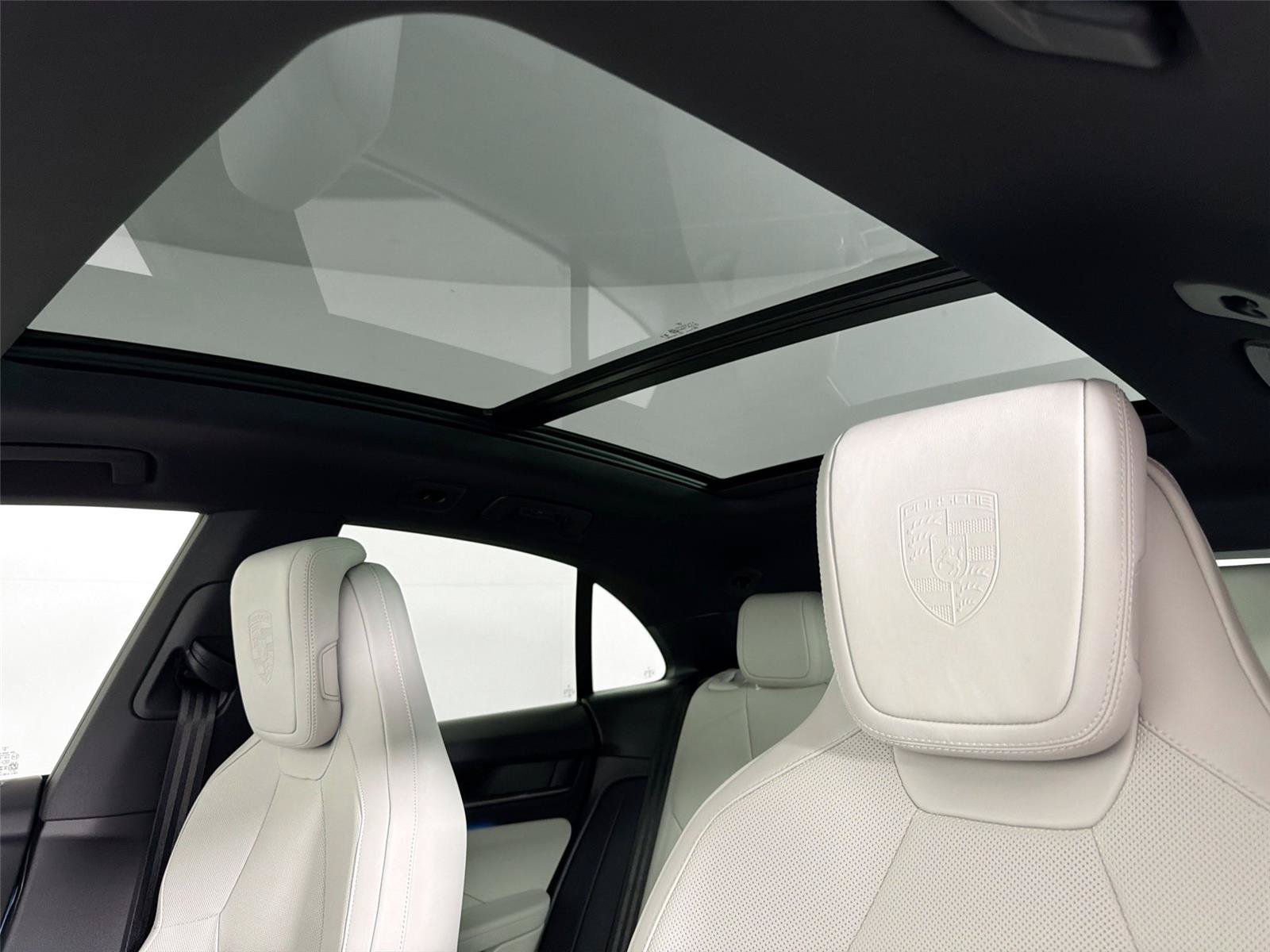 Certified 2026 Porsche Macan Electric RWD image 35