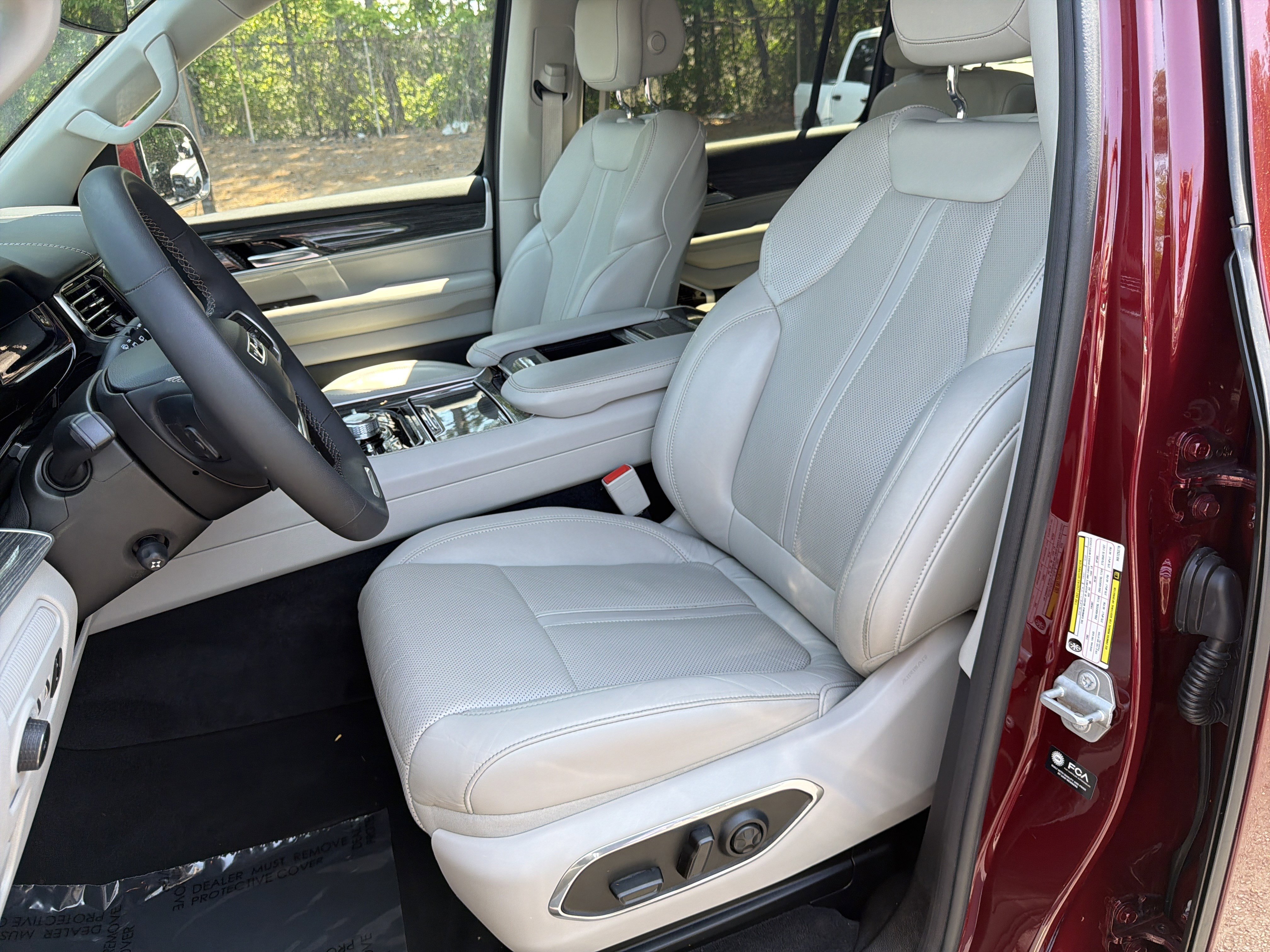 Used 2022 Jeep Wagoneer Series III w/ Premium Group I AWD/4WD image 17