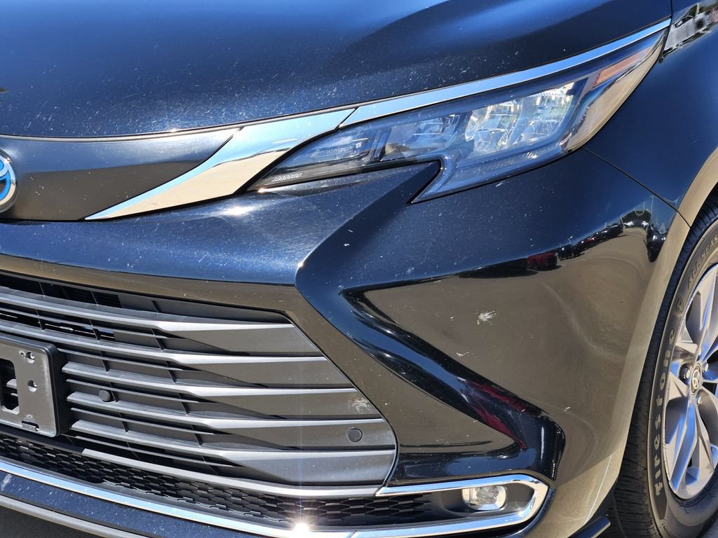 Used 2024 Toyota Sienna XLE FWD image 9