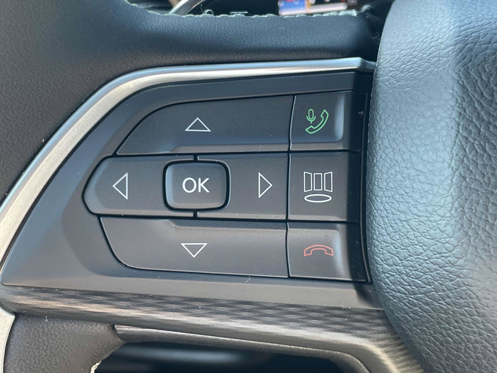 Used 2024 Jeep Grand Cherokee Altitude image 9