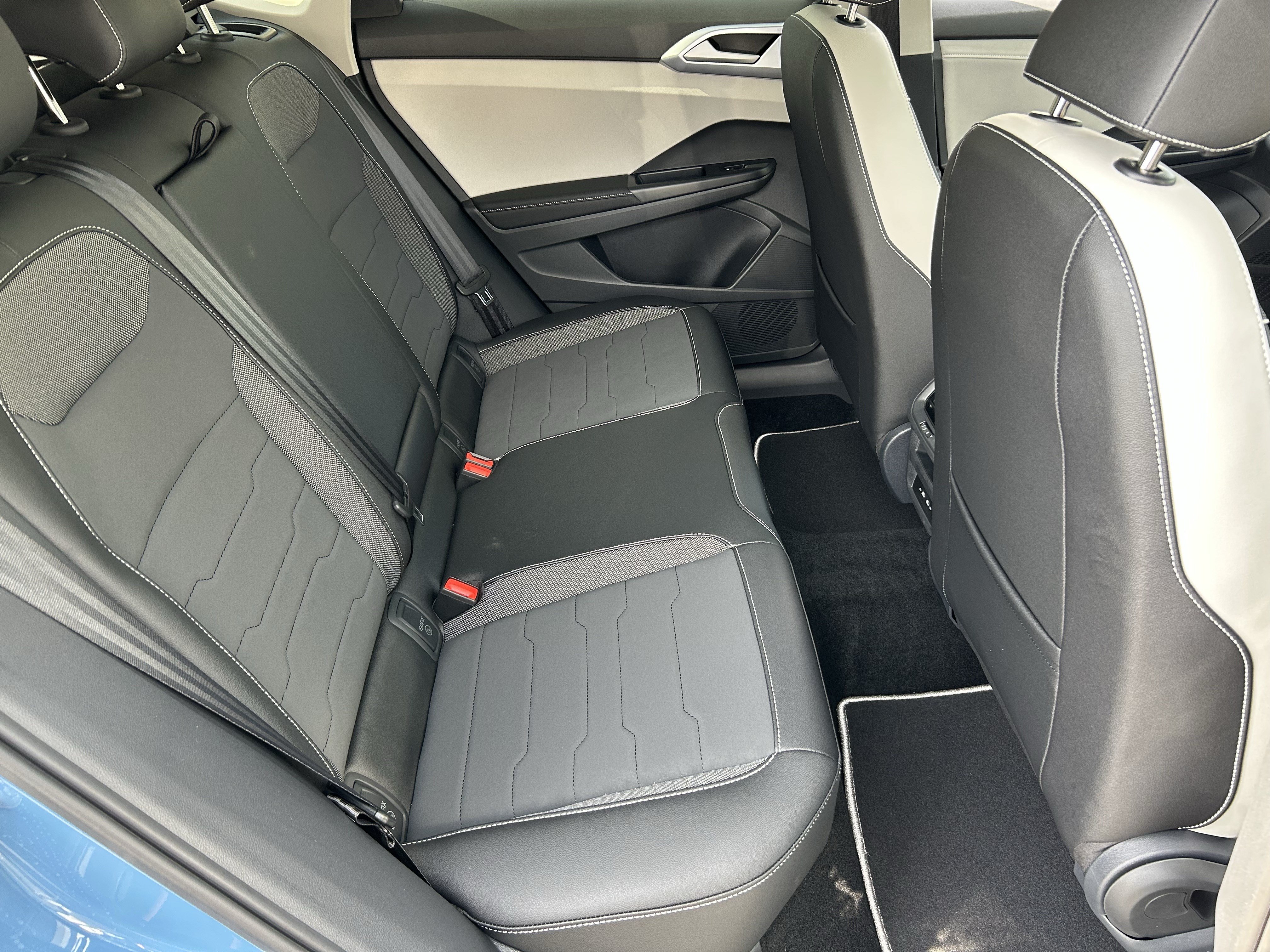 New 2026 Volkswagen Taos SE FWD image 11