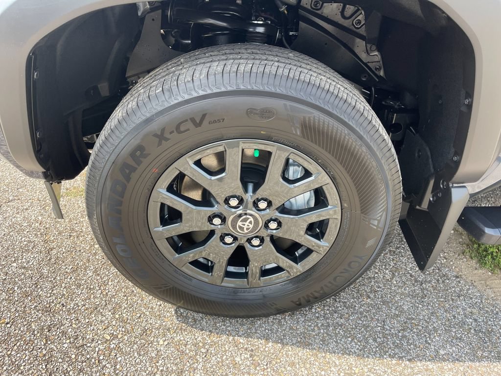 New 2026 Toyota 4Runner SR5 AWD/4WD image 32
