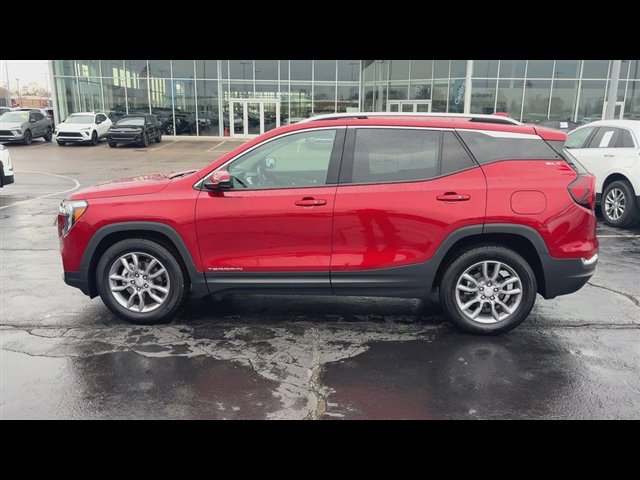Certified 2024 GMC Terrain SLT FWD image 5