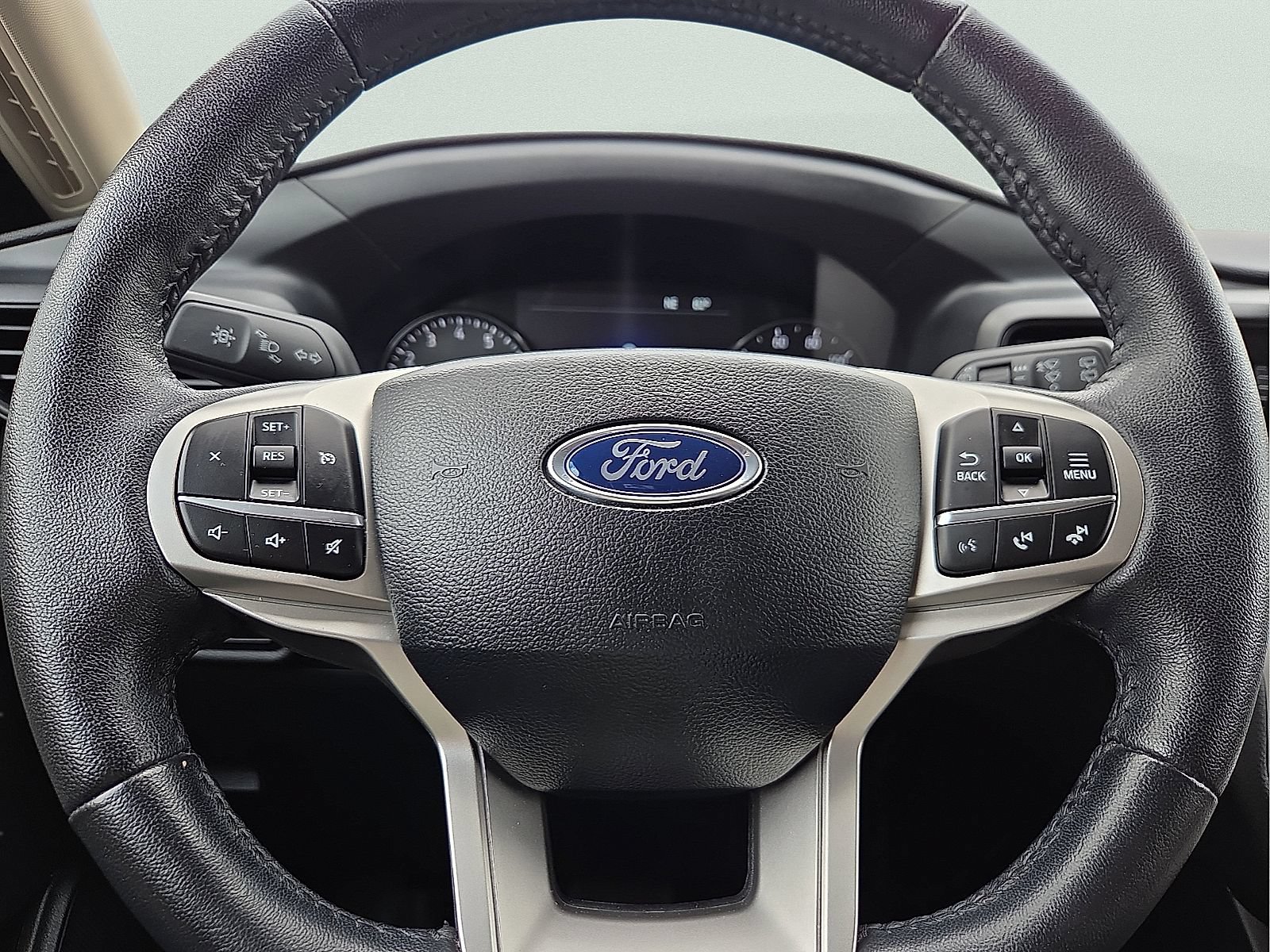Used 2024 Ford Explorer XLT AWD/4WD image 24