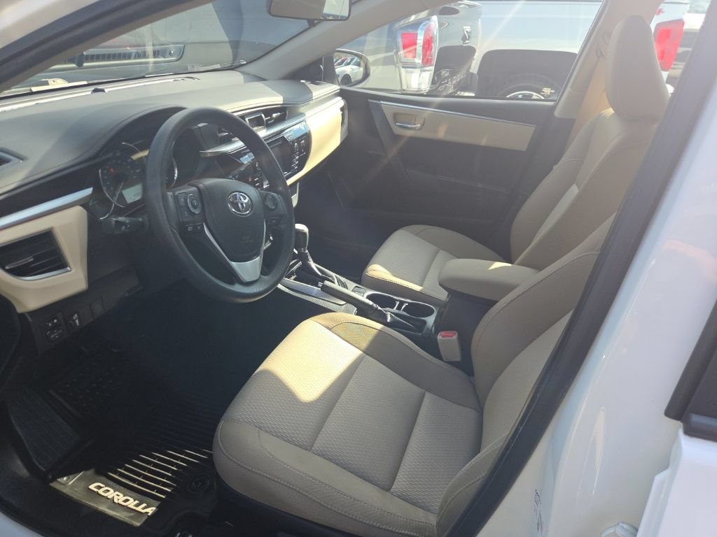 Used 2016 Toyota Corolla LE FWD image 3