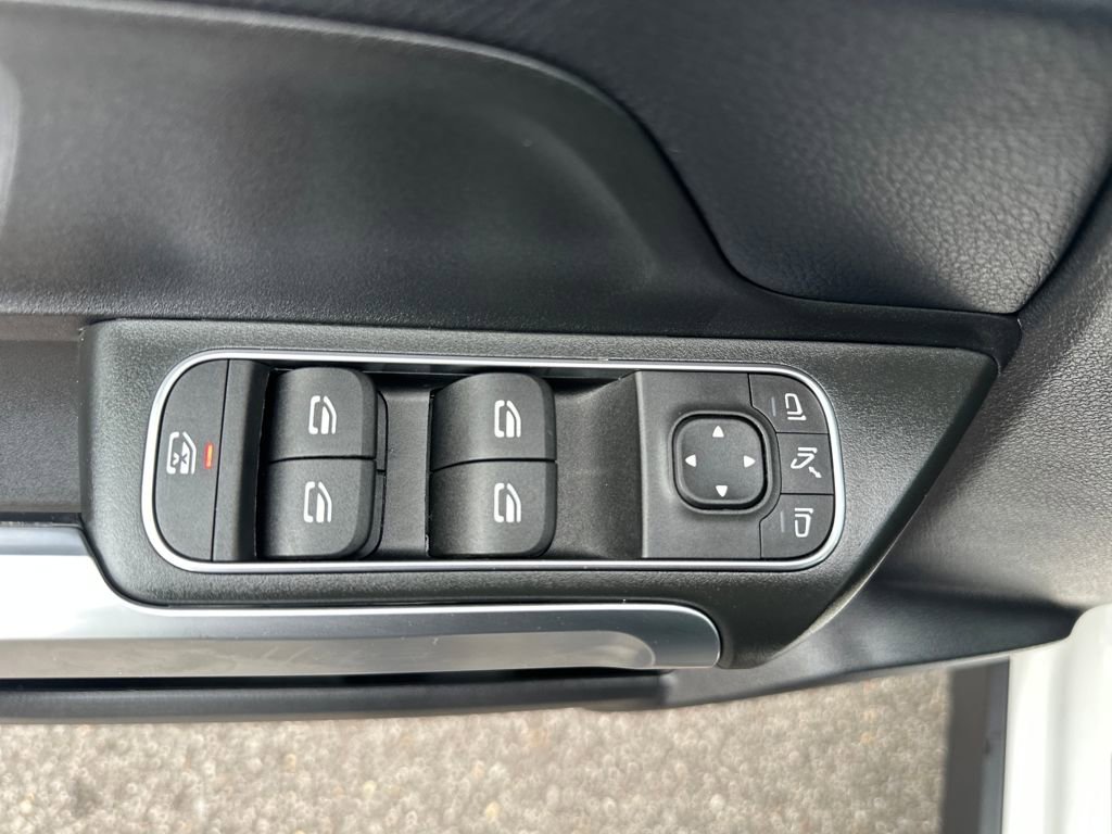 Used 2021 Mercedes-Benz GLB 250 4MATIC image 28