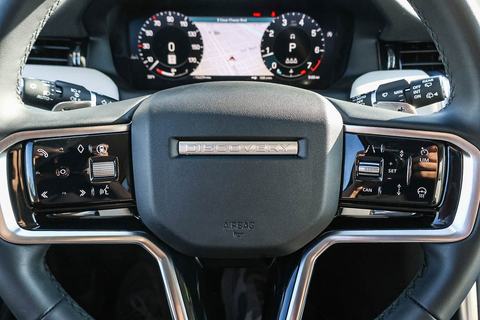 Used 2025 Land Rover Discovery Sport S image 36