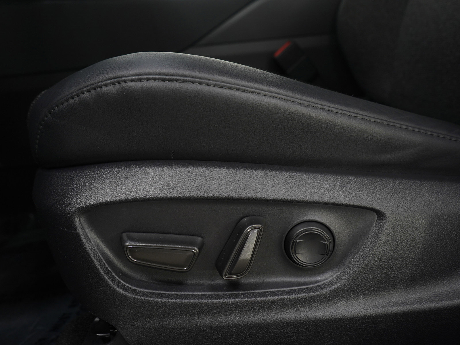 Used 2023 Toyota Crown XLE image 23