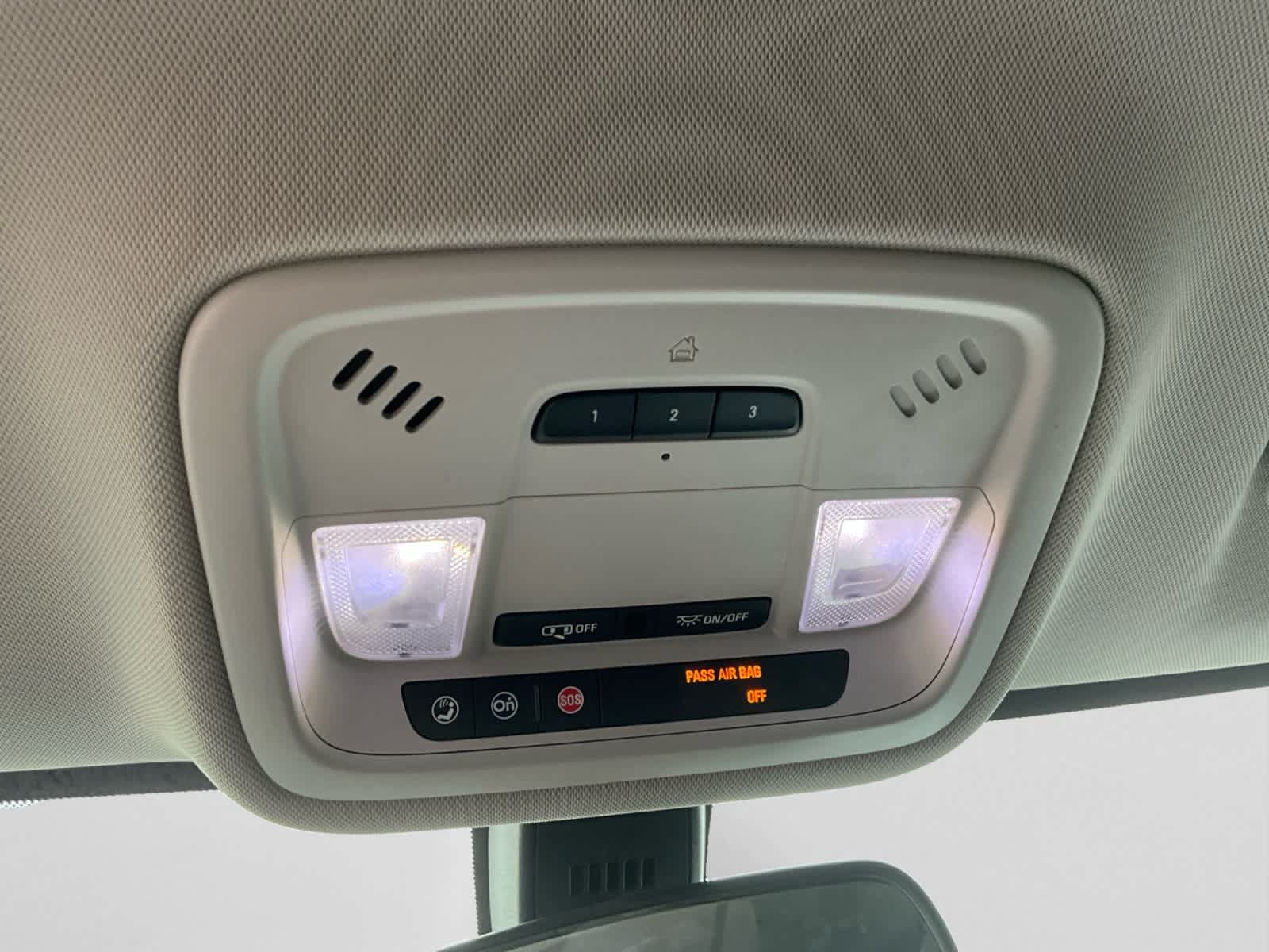 Used 2019 Chevrolet Traverse LT FWD image 13