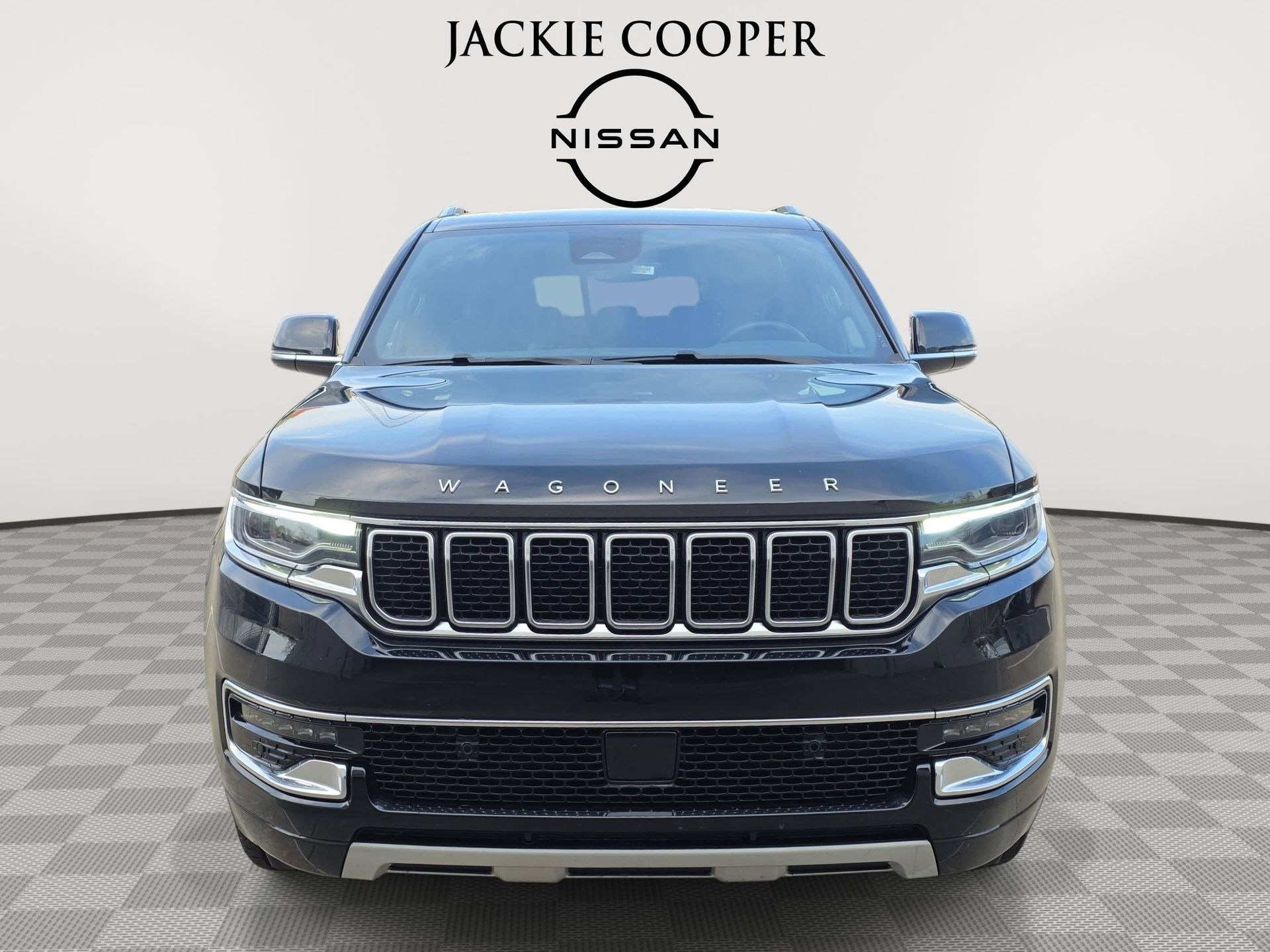 Used 2024 Jeep Wagoneer L Series II RWD image 2