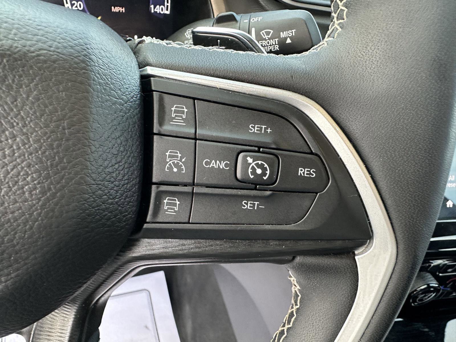 Used 2023 Jeep Grand Cherokee Altitude AWD/4WD image 23