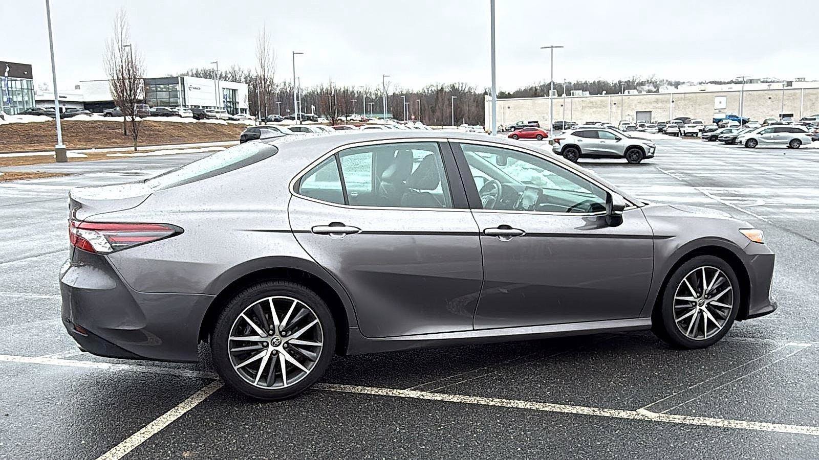 Used 2022 Toyota Camry XLE AWD/4WD image 5
