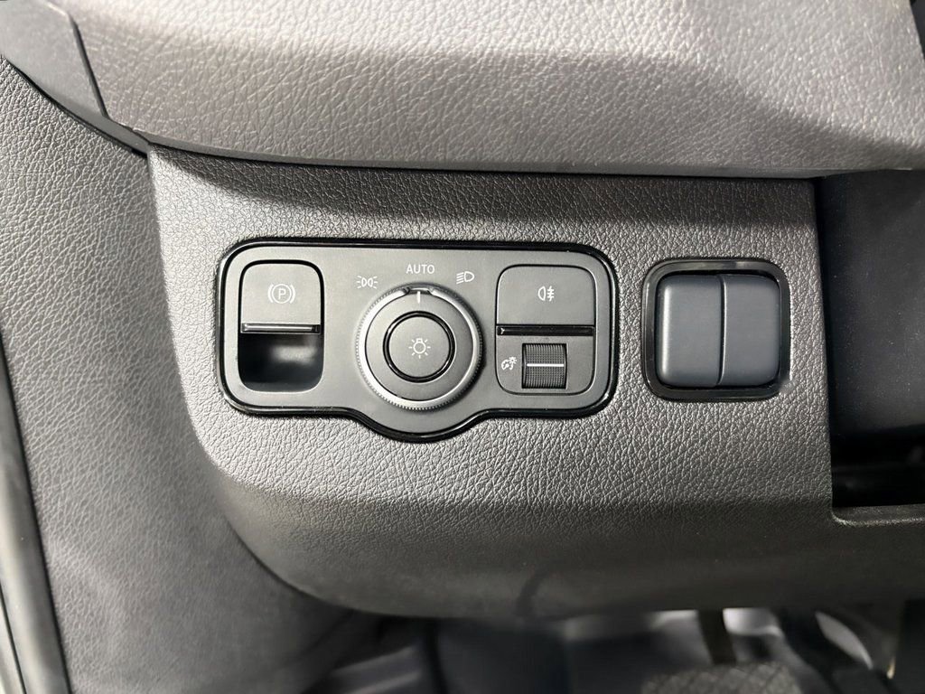Used 2023 Mercedes-Benz Sprinter 1500 image 9