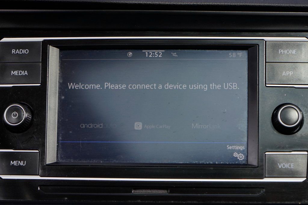 Used 2022 Volkswagen Jetta SE image 29