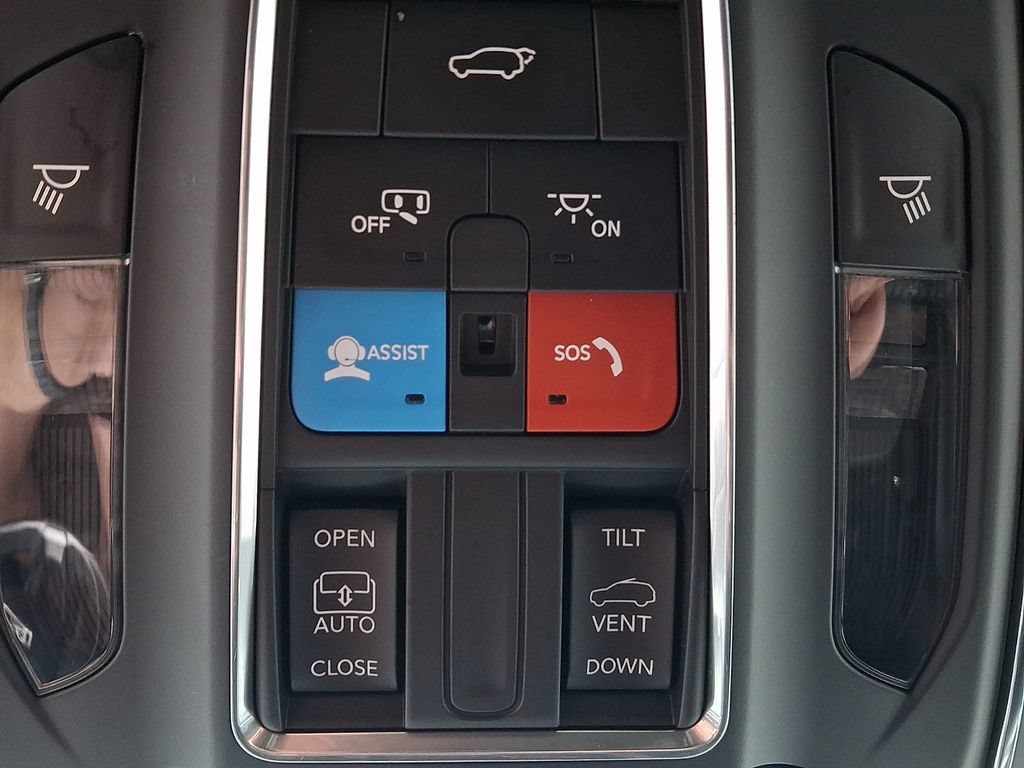 Used 2023 Jeep Grand Cherokee Laredo w/ Luxury Tech Group I AWD/4WD image 28