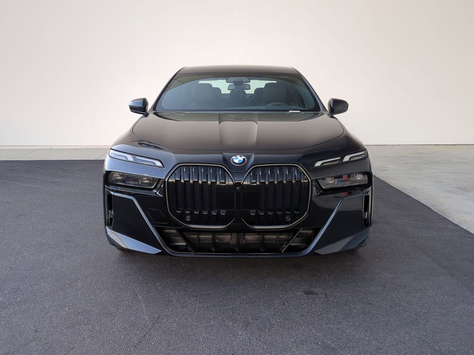 New 2025 BMW 760i xDrive w/ Luxury Rear Seating Package image 3