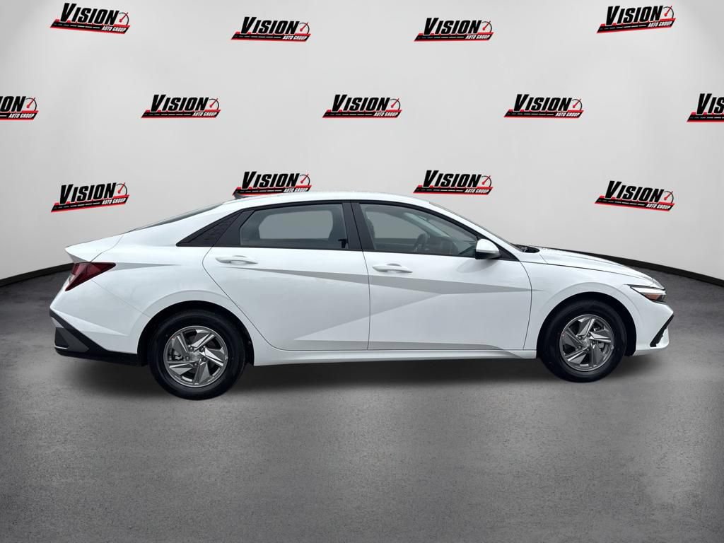 New 2026 Hyundai Elantra SE FWD image 4