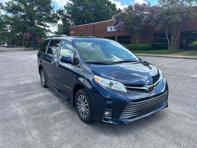 Used 2020 Toyota Sienna XLE w/ XLE Navigation Package image 36