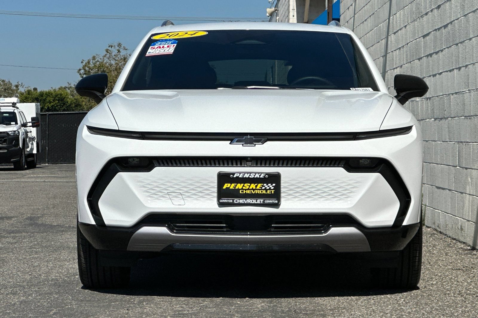 Certified 2024 Chevrolet Equinox EV LT w/ LPO, Blackout Package FWD image 9