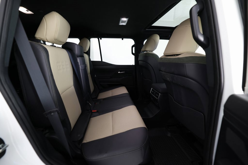 Used 2024 Lexus GX 550 image 11