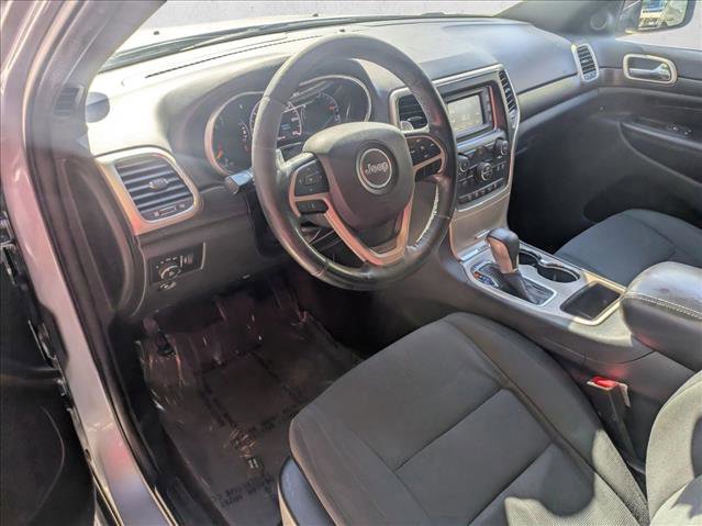 Used 2017 Jeep Grand Cherokee Laredo w/ Quick Order Package 2BE image 9