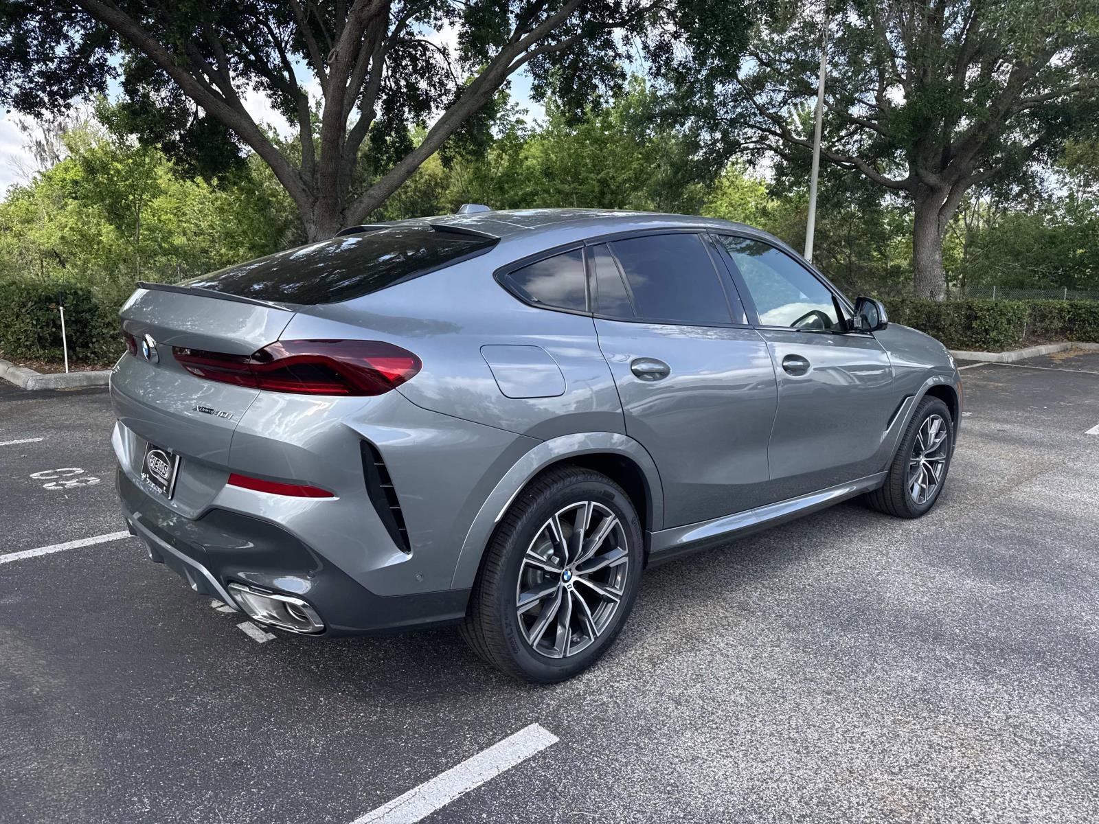 New 2026 BMW X6 xDrive40i w/ Premium Package AWD/4WD image 4
