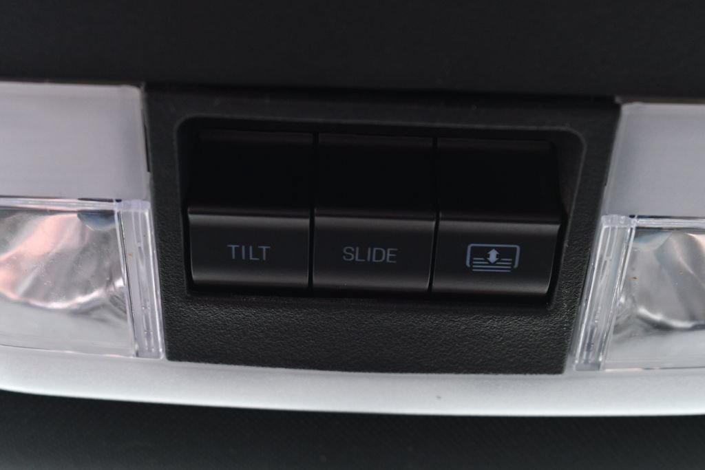 Used 2019 Ford Explorer XLT w/ Equipment Group 202A AWD/4WD image 34