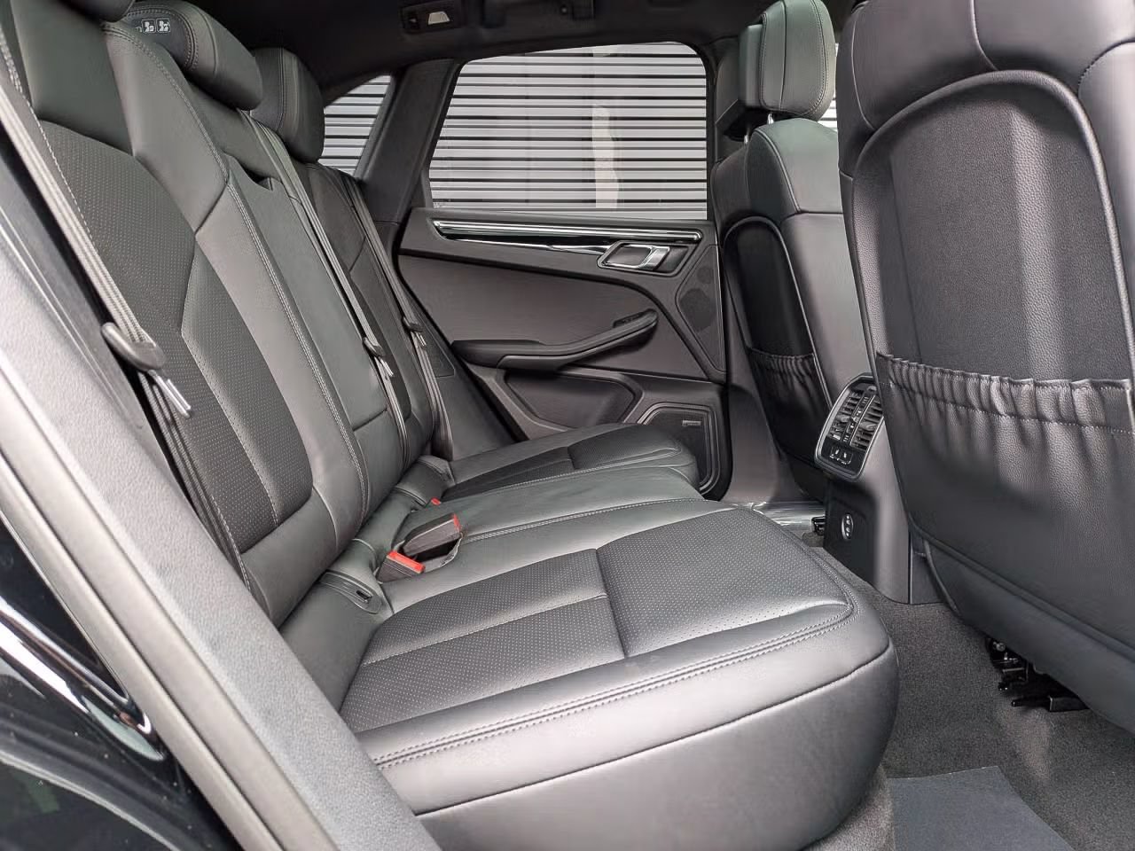Certified 2026 Porsche Macan AWD/4WD image 25