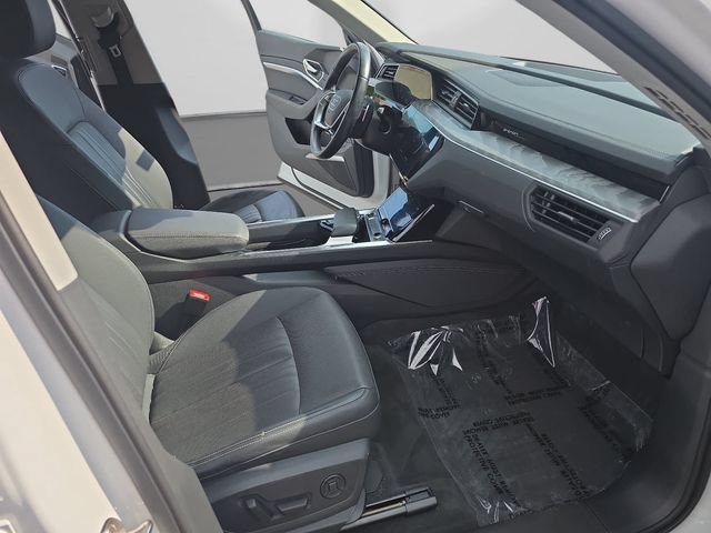 Used 2023 Audi e-tron Premium Plus w/ Premium Plus Package AWD/4WD image 12