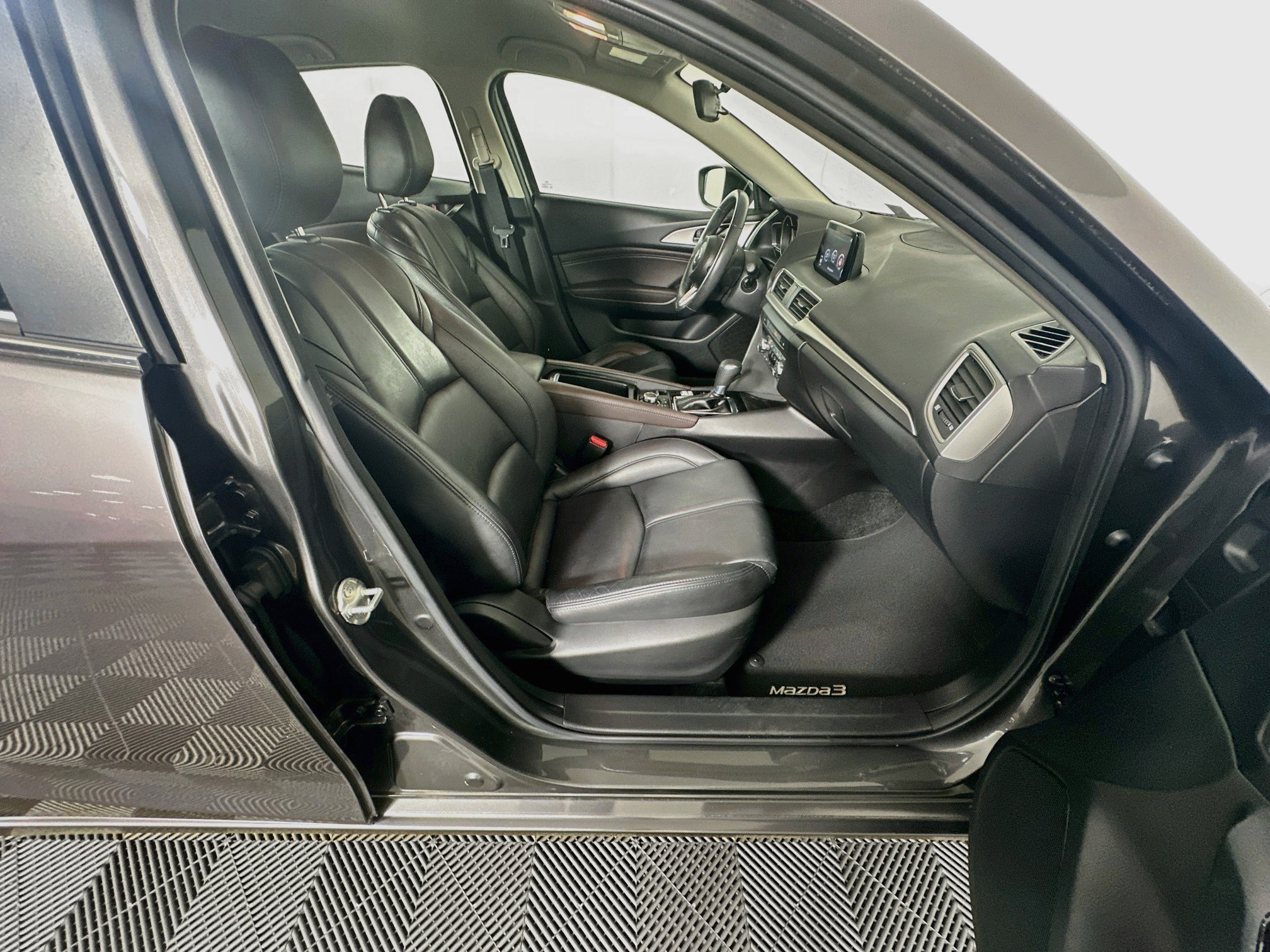 Used 2018 MAZDA MAZDA3 Touring FWD image 29