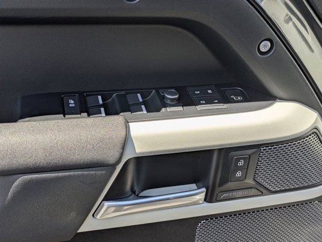 Used 2021 Land Rover Defender 110 X-Dynamic SE AWD/4WD image 15