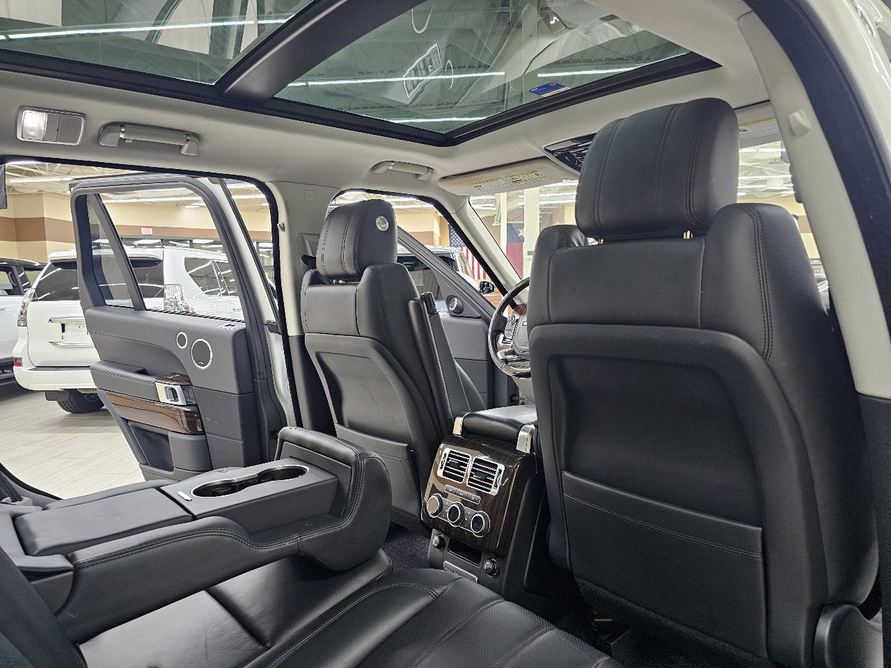 Used 2016 Land Rover Range Rover HSE image 25